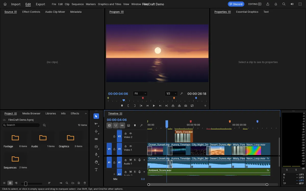 FilmCraft с демонстрационным проектом: окна Source и Program, панель проекта с папками, таймлайн с видеоклипами, звуком, переходами и цветными маркерами